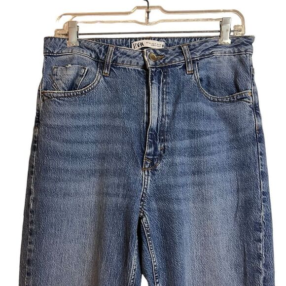 Zara medium wash raw hem jeans. Size 8 - Picture 6 of 9